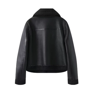 Veste de motard en similicuir noir pour femme avec col et détails dos en fausse fourrure