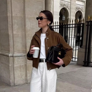 Veste chic en daim marron pour femme avec col montant et fermeture éclair tendance