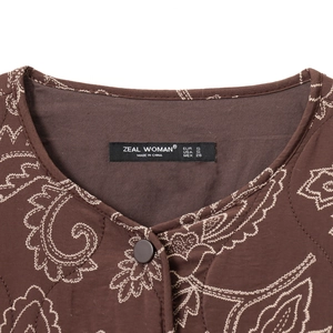 Veste matelassée marron avec broderie florale paisley et col rond par Zeal Woman