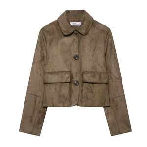 Kurze Damenjacke aus dunkelbraunem Wildlederimitat mit Rundhals und Taschen