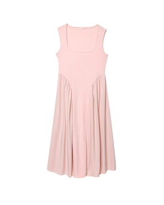 Détail de robe sans manches rose clair avec encolure carrée et étiquette taille M