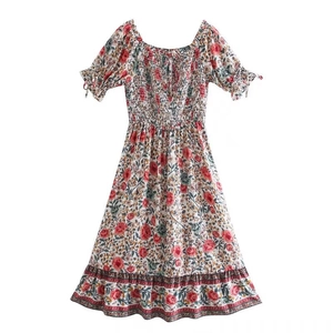 Abito estivo vintage a fiori da donna con maniche a sbuffo e vita elasticizzata