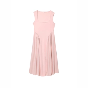 Robe rose sans manches en maille avec encolure carrée et détails plissés à la taille