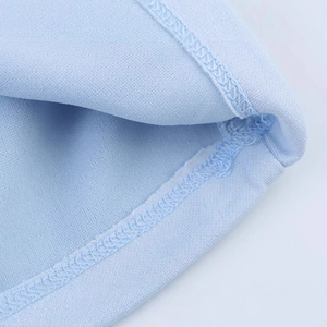 Robe courte plissée bleu clair pour femme avec détails de couture de haute qualité