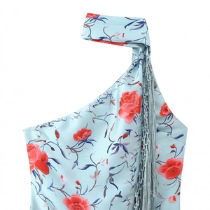 Abito estivo blu con stampa floreale a peonia rossa ed elegante scollo a frange