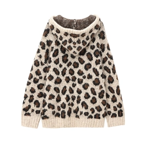 Chic leopard print knitted hoodie with a relaxed fit and ribbed cuffs in beige color