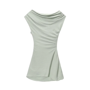 Robe sans manches vert sauge avec col bénitier élégant et taille froncée chic
