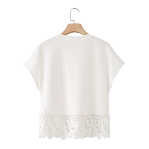 T-shirt blanc pour femme avec dentelle florale élégante et col rond à l'ourlet