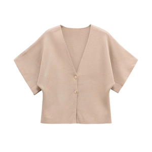 Detail of khaki knit short-sleeve cardigan with V-neck and two-button closure