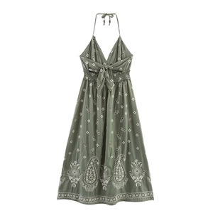 Salbeigrünes Neckholder-Kleid mit Paisley-Stickerei und Taillenschleife-Dekoration