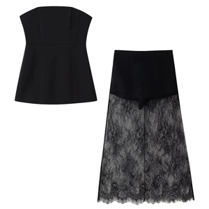 Ensemble mode deux pièces noir avec haut bustier et jupe en dentelle pour femmes