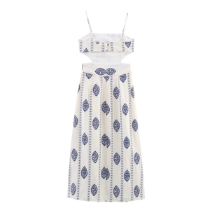 Detail of the back cutout and zipper closure on the blue leaf print midi dress