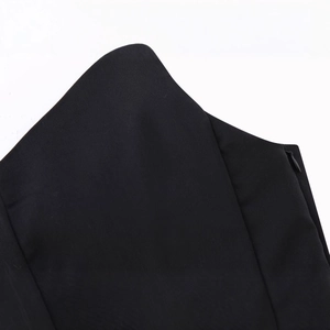 Top a sottoveste nero asimmetrico aderente con cerniera invisibile e saia
