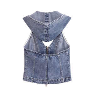 Gilet di jeans corto con cappuccio in lavaggio blu con zip posteriore ed elastico