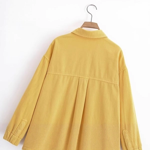 Veste minimaliste en velours côtelé jaune gingembre avec col et dos plissé élégant