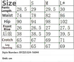 Detailed size chart for women's denim shorts showing XS to L measurements in centimeters