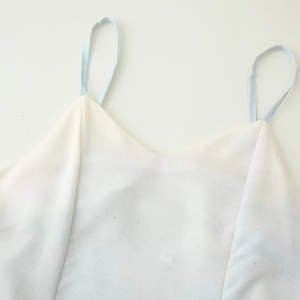 Robe d'été à col en V pour femme en mousseline avec dégradé bleu clair