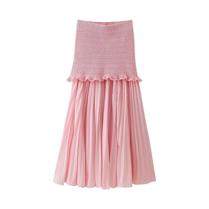 Jupe plissée rose en patchwork avec taille en tricot et bordure à volants élégante