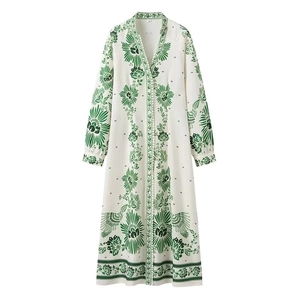 Weißes Langarm-Midikleid mit grünem Blumen-Vogel-Print und V-Ausschnitt im Retrostil
