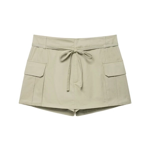 Jupe-short cargo kaki à taille haute avec ceinture et poches à rabat latérales