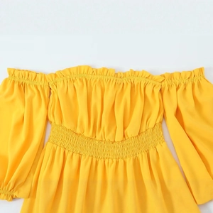 Robe rétro française jaune vif à épaules dénudées avec taille élastique et volants
