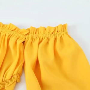 Robe jaune à épaules dénudées style rétro français avec détails de volants élastiques
