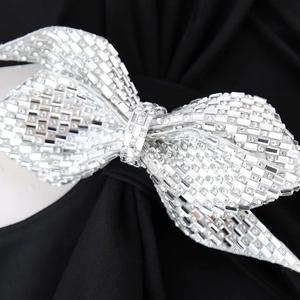 Luxuriöses silbernes Strass-Schleifen-Haaraccessoire mit funkelnden Kristalldetails