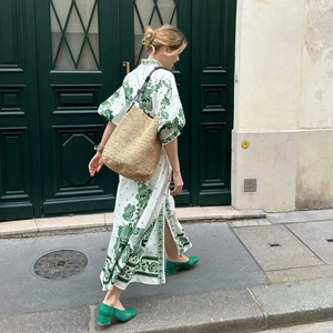 Damen langes Blumenkleid mit Puffärmeln und Seitenschlitz für einen Vintage-Urlaubslook