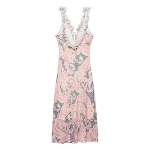 Abito midi con stampa paisley, scollo a V profondo, volant e allacciatura posteriore