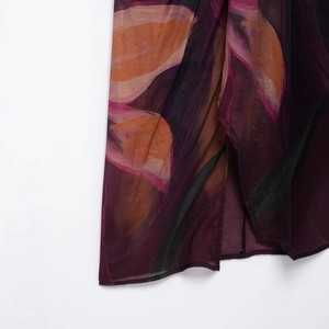 Gonna a fiori viola scuro in chiffon trasparente con dettagli drappeggiati