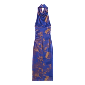 Robe longue en tulle violet avec imprimé floral orange et décolleté licou drapé élégant
