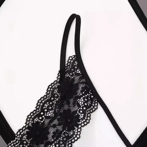 Lace拼接 black floral lace dress with thin spaghetti straps and scalloped edges