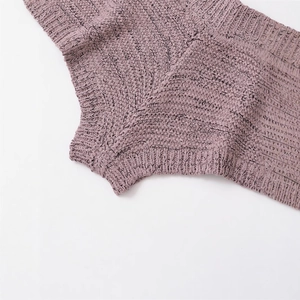 Completo elegante in maglia con top senza maniche e pantaloncini color rosa polvere