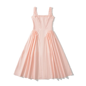 Detail of light pink sleeveless dress with square neckline and pleated shoulder straps