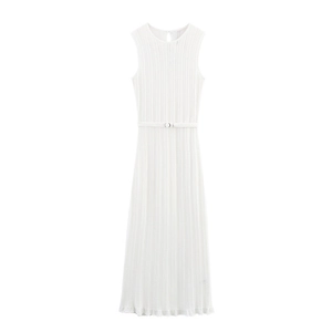 Détails de la robe longue blanche sans manches en tricot ajouré avec ceinture de taille assortie