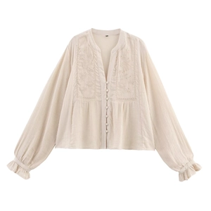 Camicetta vintage beige con scollo a V, ricami e polsini a balze per donna elegante