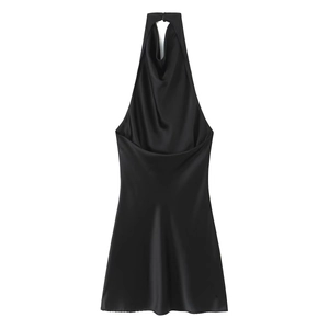 Elegantes schwarzes Satin-Minikleid mit Neckholder, glänzendem Finish und Wasserfall-Ausschnitt