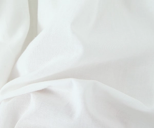 Gros plan sur la texture du tissu blanc en mélange lin et coton avec tissage détaillé