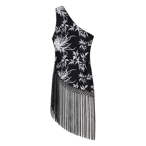 Robe asymétrique noire à fleurs avec de longues franges sur le bas pour femme
