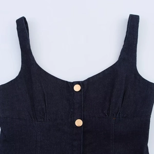 Abito midi in denim blu scuro con spalline larghe e bottoni dorati per donna estate 2025