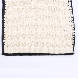 Gilet in maglia jacquard da donna 2025 bianco crema con bordi neri a contrasto