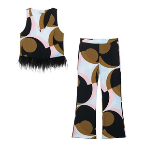 Women geometric print two-piece set with sleeveless V-neck feather hem top and wide pants