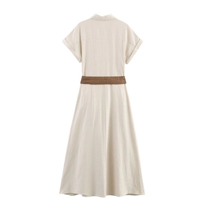 Robe chemise mi-longue beige en coton et lin à manches courtes avec ceinture tressée