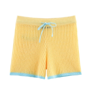 Short tricoté jaune pour femmes avec maille ajourée et cordon de serrage bleu clair