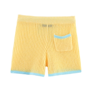 Short en maille jaune pour femme avec bordure contrastée bleue et style ajouré