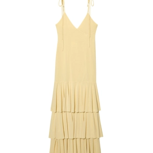 Robe longue jaune pâle à étages avec fines bretelles et col en V pour le printemps