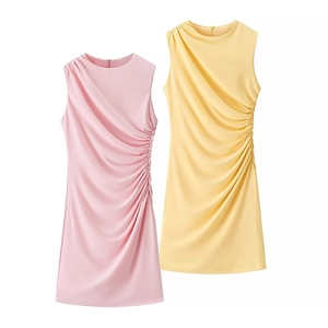 Robe Courte Sans Manches Plissée Élégante pour Femme Aspect Satiné TR Polyester Col Rond Coupe Ajustée Sexy Fête Banquet