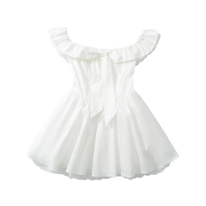 Robe courte blanche à épaules dénudées avec volants, grand nœud et silhouette trapèze douce