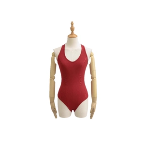 Body rouge à côtes ajusté avec dos nu et col en U pour la mode féminine printemps