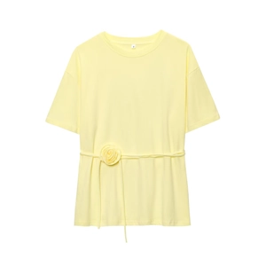 T-shirt jaune clair à manches courtes avec ceinture à fleurs 3D et col rond classique